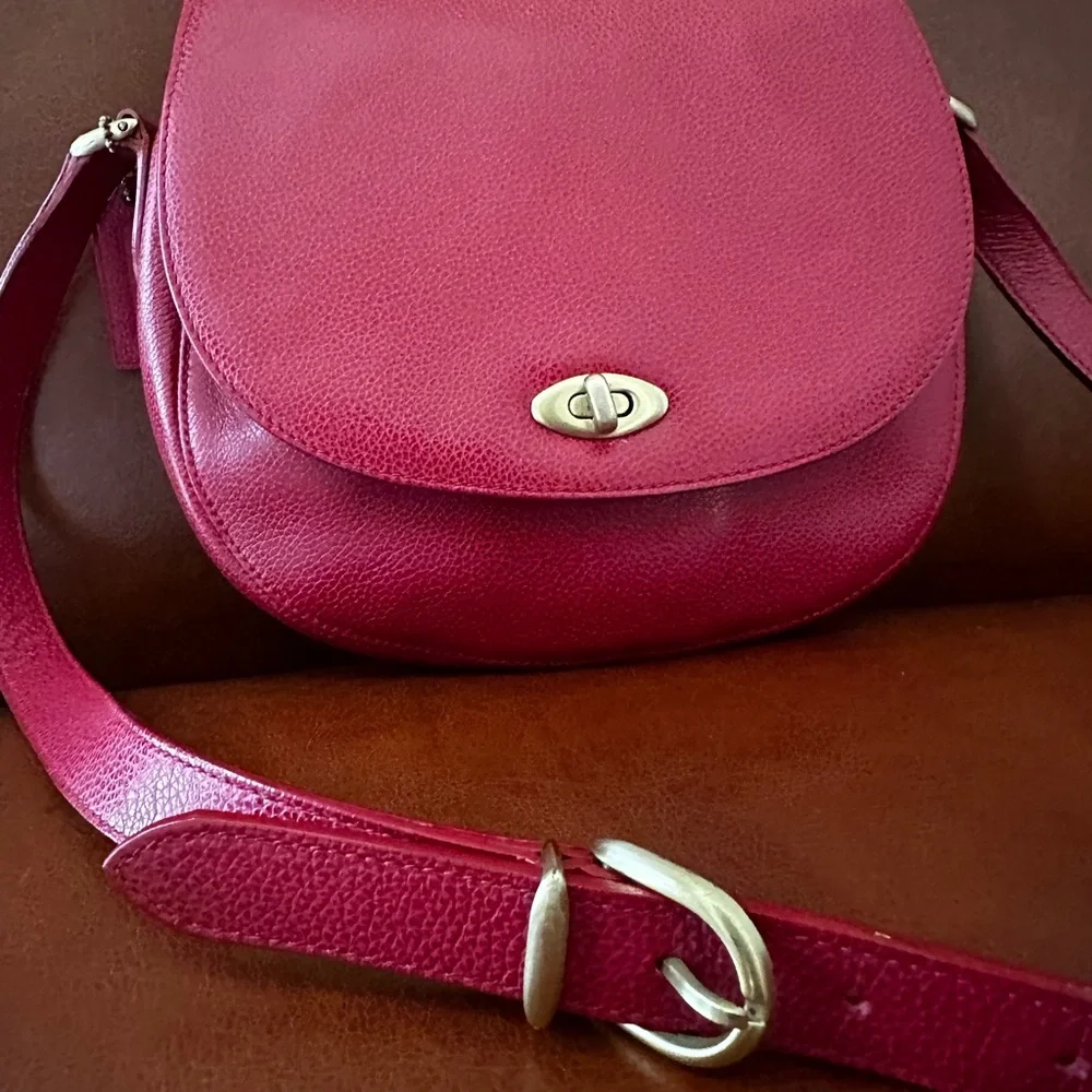 Vintage 90s Coach Carlyle Red Pebbled Leather Turn Lock Handbag - Picture 8 of 10